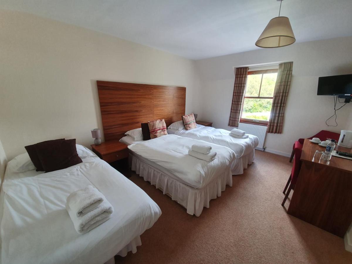 Lochailort Inn Екстериор снимка